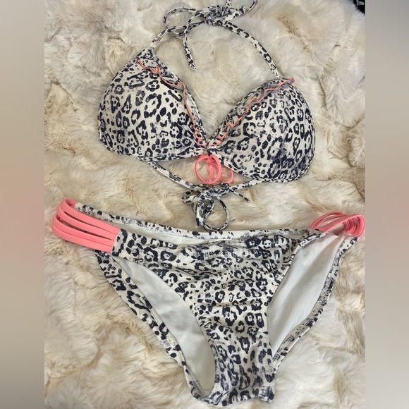Body Glove animal print Bikini ruffle vintage Bikinis